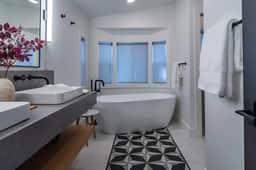 Oak & Vine Garden House | Luxury Wine Country Stay