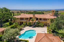 Jules Villa | Downstairs Estate Suite & Pool