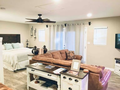 Cozy Blue Cottage Guest Suite