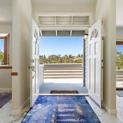 Van Gogh Villa • Walk to Town • EV • Pets