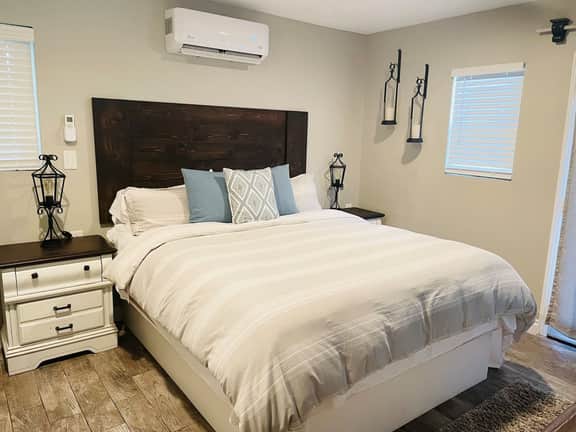 Cozy Blue Cottage in Downtown Templeton - Image 3