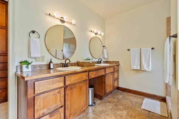 Hive & Hivette @Castoro | Winery Stay+EV+16 guests