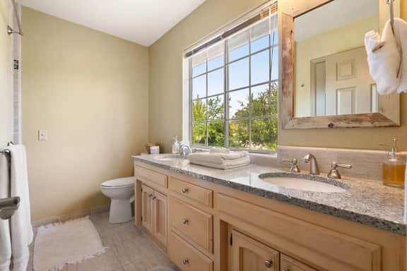 Hive Vista @Castoro | Vineyard View Stay + EV