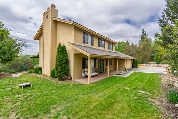 Hive Vista @Castoro | Vineyard View Stay + EV