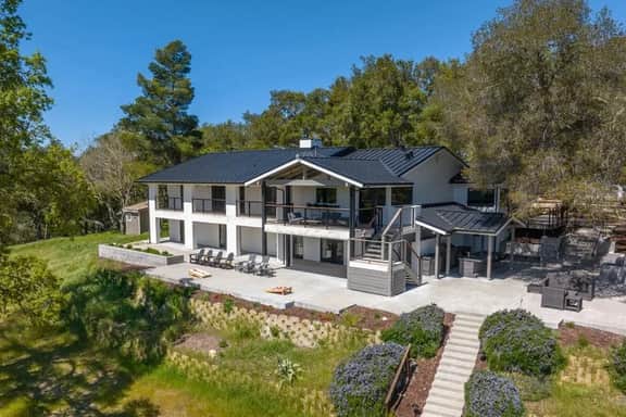 Oak and Vine Vineyard Estate - Image 3