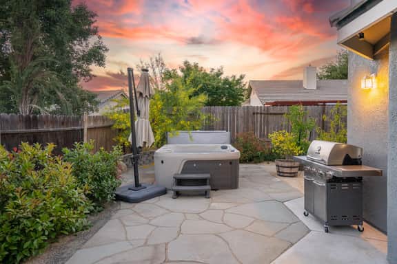 Sycamore Canyon Retreat- Pet Friendly, Hot Tub