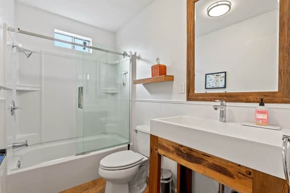Templeton Creekside Cottage | Walk to Downtown