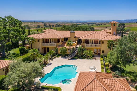 Jules Villa | Downstairs Estate Suite & Pool