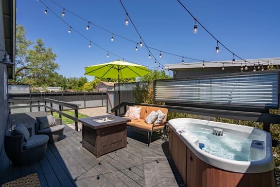 Forest & Vine - Hot tub and Pet Friendly!