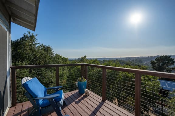Lilly's Guest House on Hansen Hill - Image 1