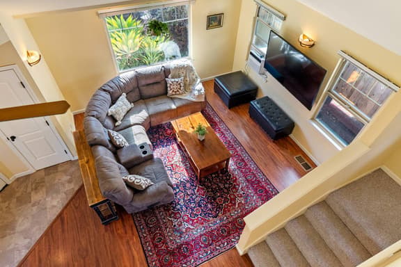 Peach St Bungalow | Stylish Walkable Retreat