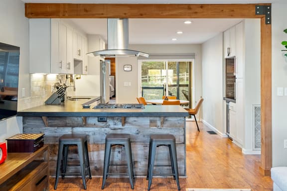 Templeton Creekside Cottage | Walk to Downtown